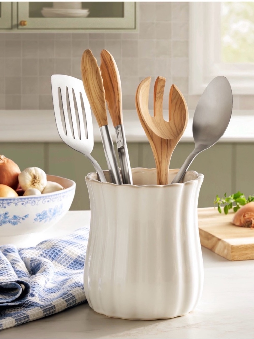 The Pioneer Woman Colette Stoneware Kitchen Utensil Holder, White